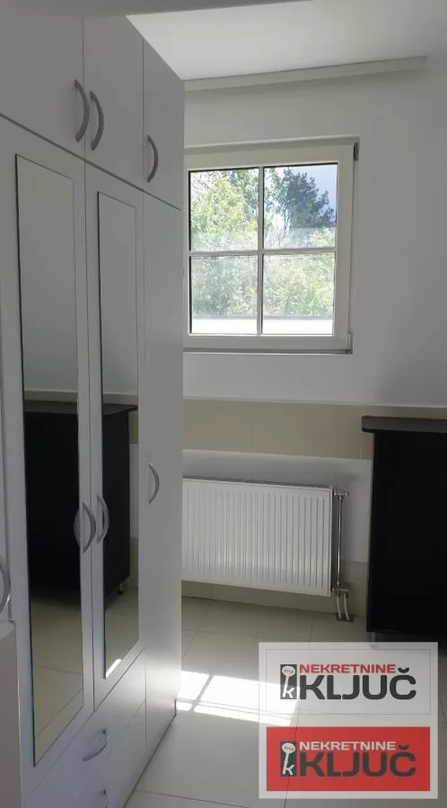 PETROVARADIN IZDAJE SE JEDNOIPOSOBAN STAN SA PARKING MESTOM 21