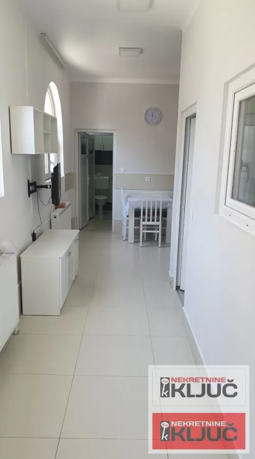 PETROVARADIN IZDAJE SE JEDNOIPOSOBAN STAN SA PARKING MESTOM 22