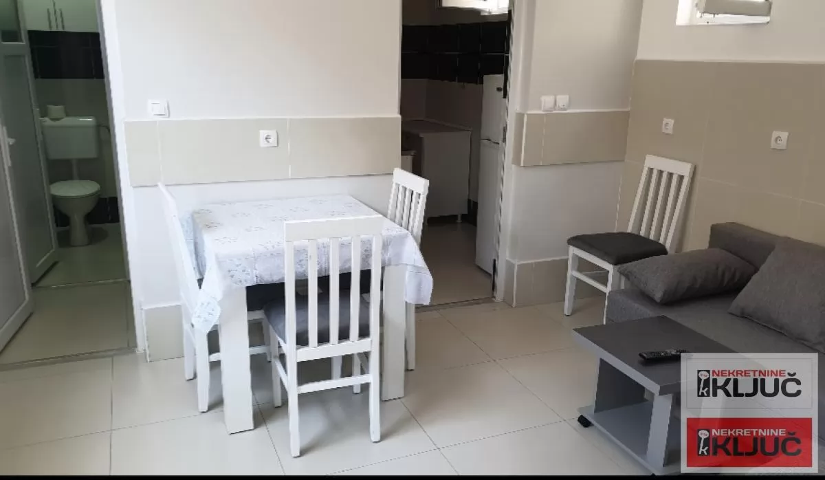 PETROVARADIN IZDAJE SE JEDNOIPOSOBAN STAN SA PARKING MESTOM 3