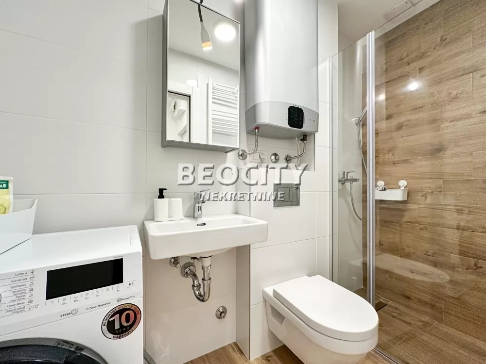 Trosoban stan, 42 m2, Južni bulevar ID: 94221 12