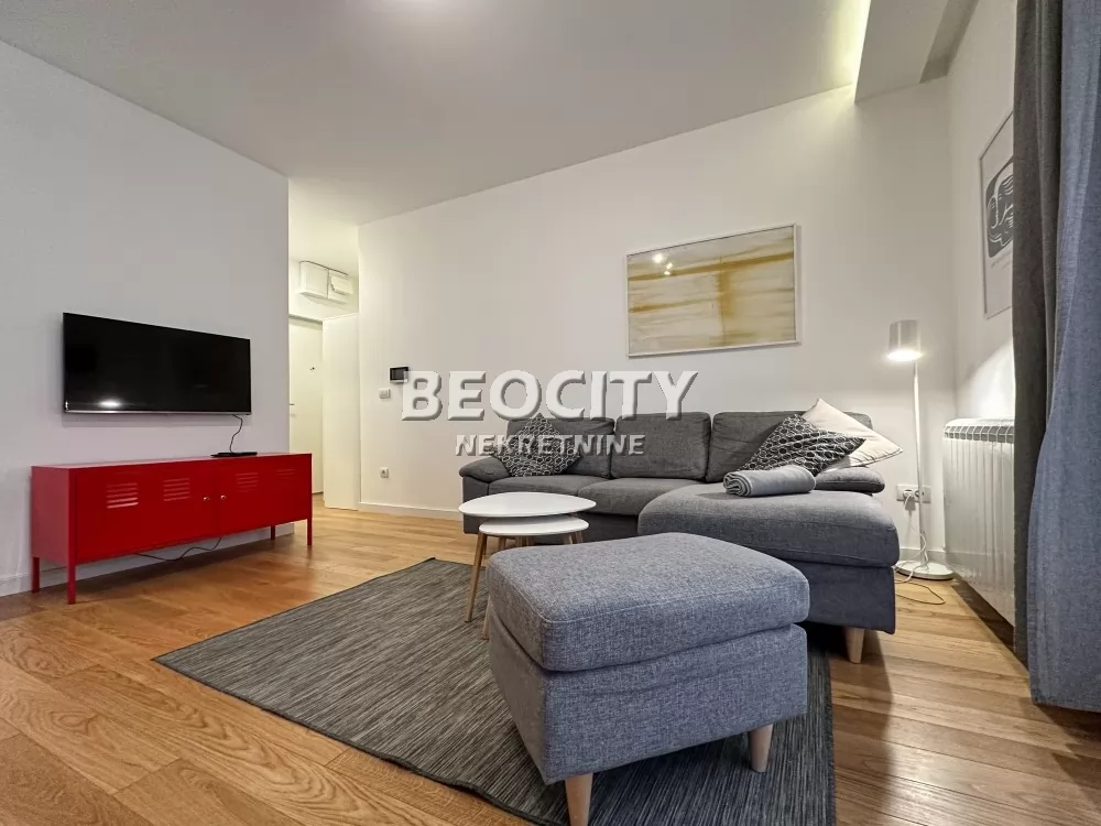 Trosoban stan, 42 m2, Južni bulevar ID: 94221 2