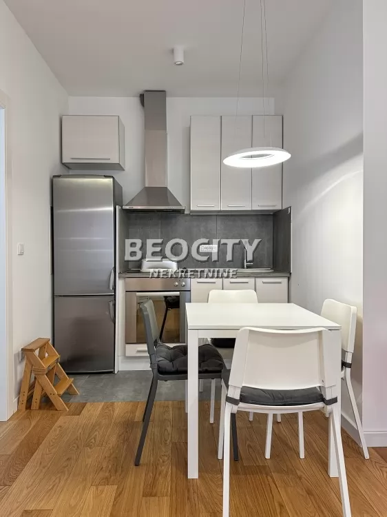 Trosoban stan, 42 m2, Južni bulevar ID: 94221 4