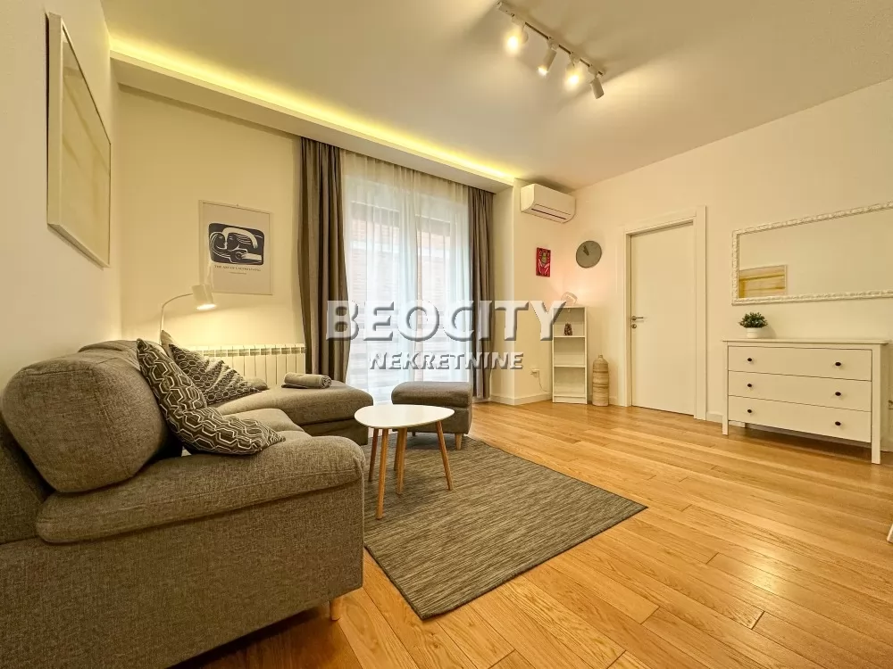 Trosoban stan, 42 m2, Južni bulevar ID: 94221 6