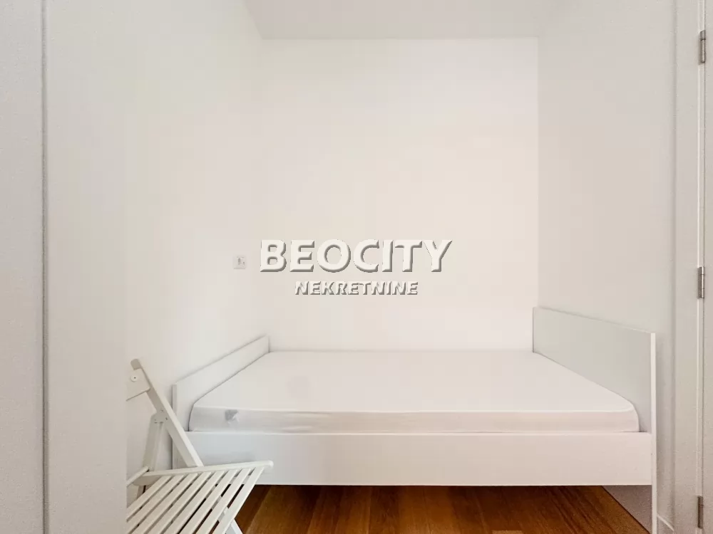 Trosoban stan, 42 m2, Južni bulevar ID: 94221 8