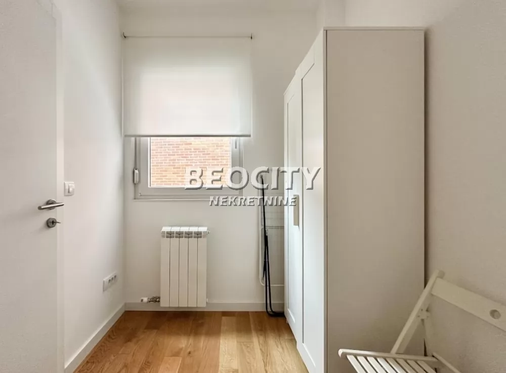 Trosoban stan, 42 m2, Južni bulevar ID: 94221 9