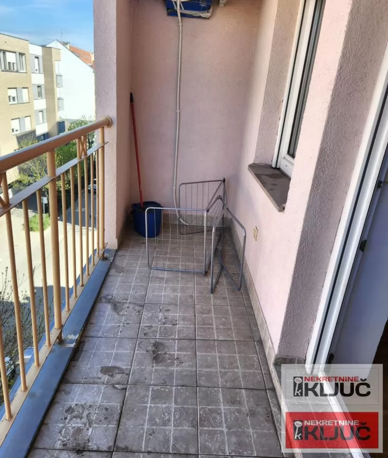 GRBAVICA IZDAJE SE JEDNOIPOSOBAN NAMEŠTEN STAN 23