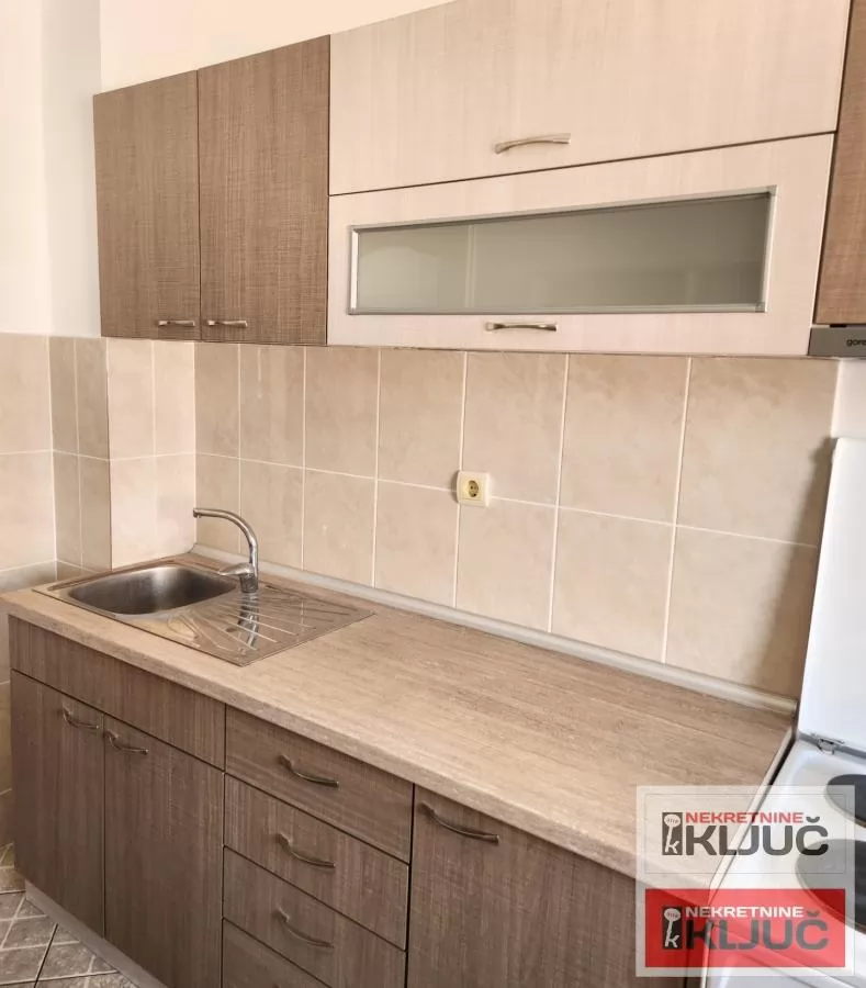 GRBAVICA IZDAJE SE JEDNOIPOSOBAN NAMEŠTEN STAN 8