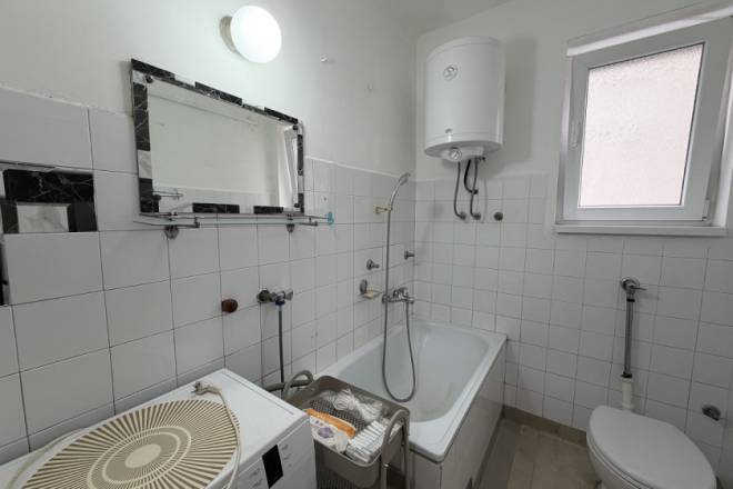 Izdajemo namešten jednosoban stan  Kneza Miloša 5