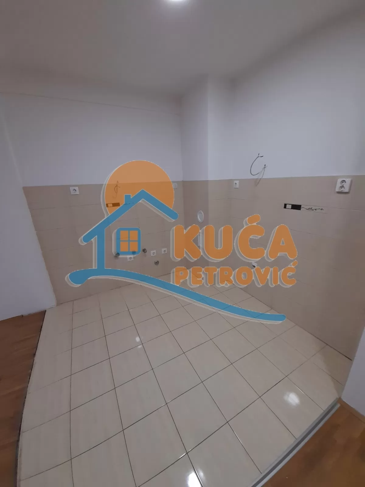 Lokal, 80 m2, Čair, Cara Dušana ID: i-02243 2
