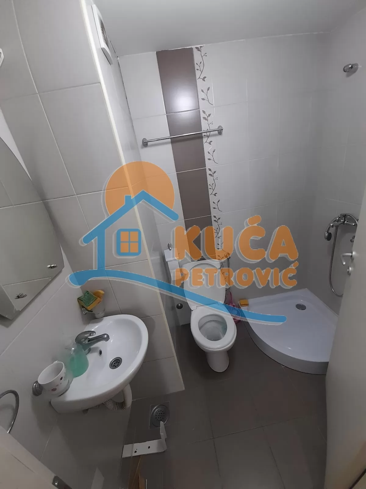 Lokal, 80 m2, Čair, Cara Dušana ID: i-02243 8