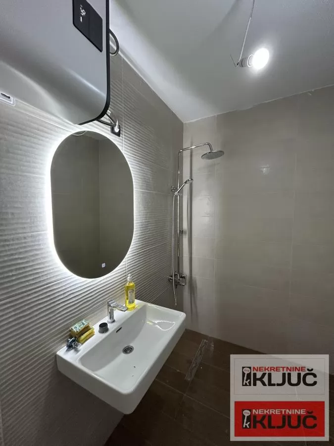 TELEP, 87m2+krovna terasa, Troiposoban, Namešten, Parking, Vila 10