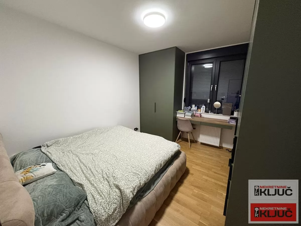 TELEP, 87m2+krovna terasa, Troiposoban, Namešten, Parking, Vila 12