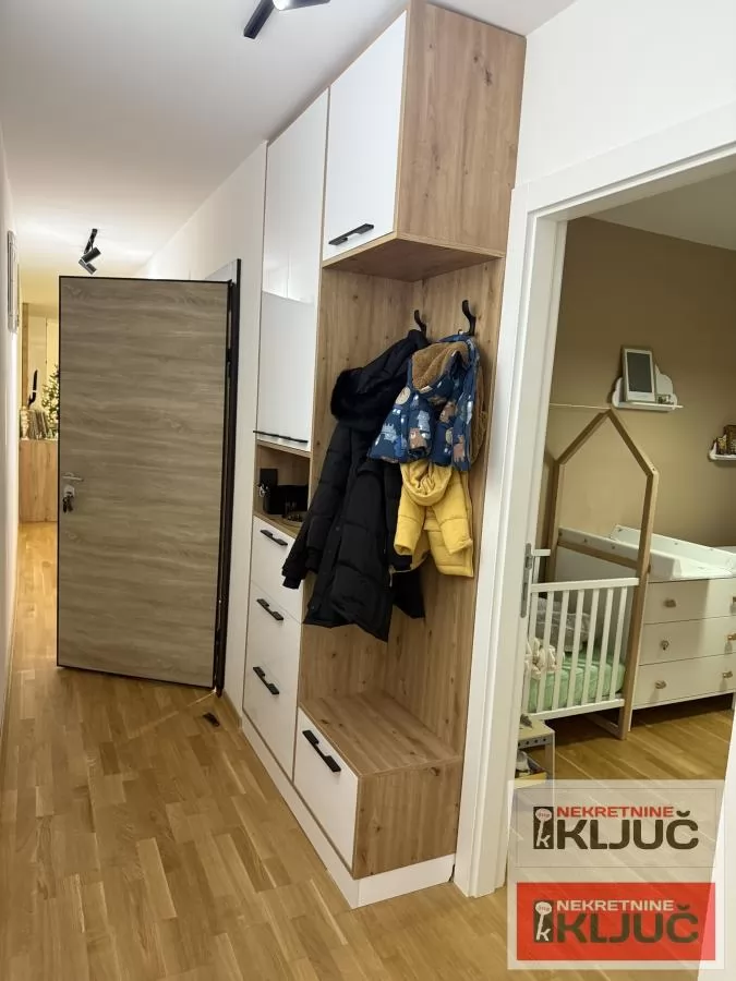 TELEP, 87m2+krovna terasa, Troiposoban, Namešten, Parking, Vila 15