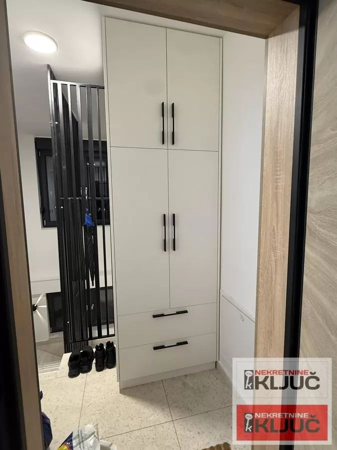 TELEP, 87m2+krovna terasa, Troiposoban, Namešten, Parking, Vila 16