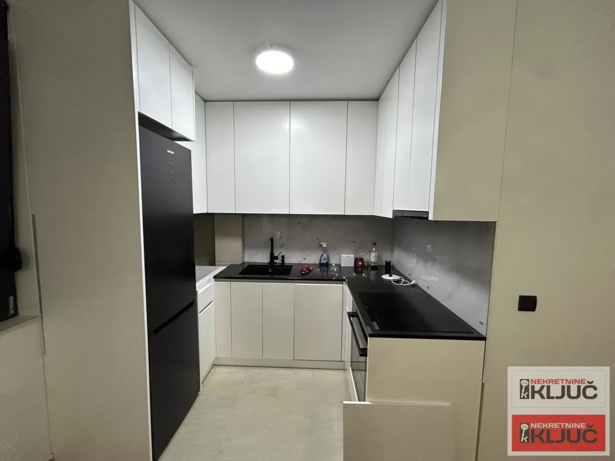 TELEP, 87m2+krovna terasa, Troiposoban, Namešten, Parking, Vila 4