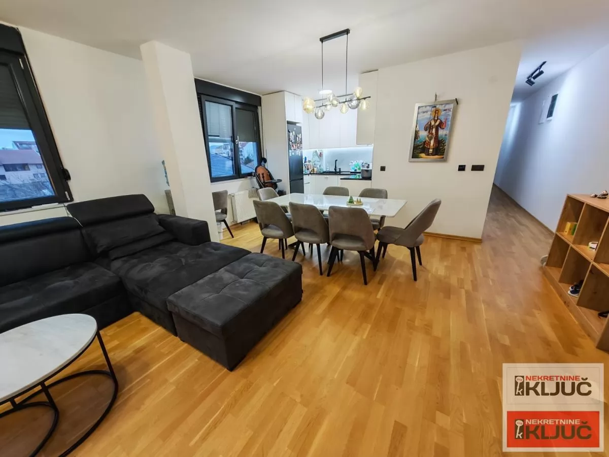 TELEP, 87m2+krovna terasa, Troiposoban, Namešten, Parking, Vila 5