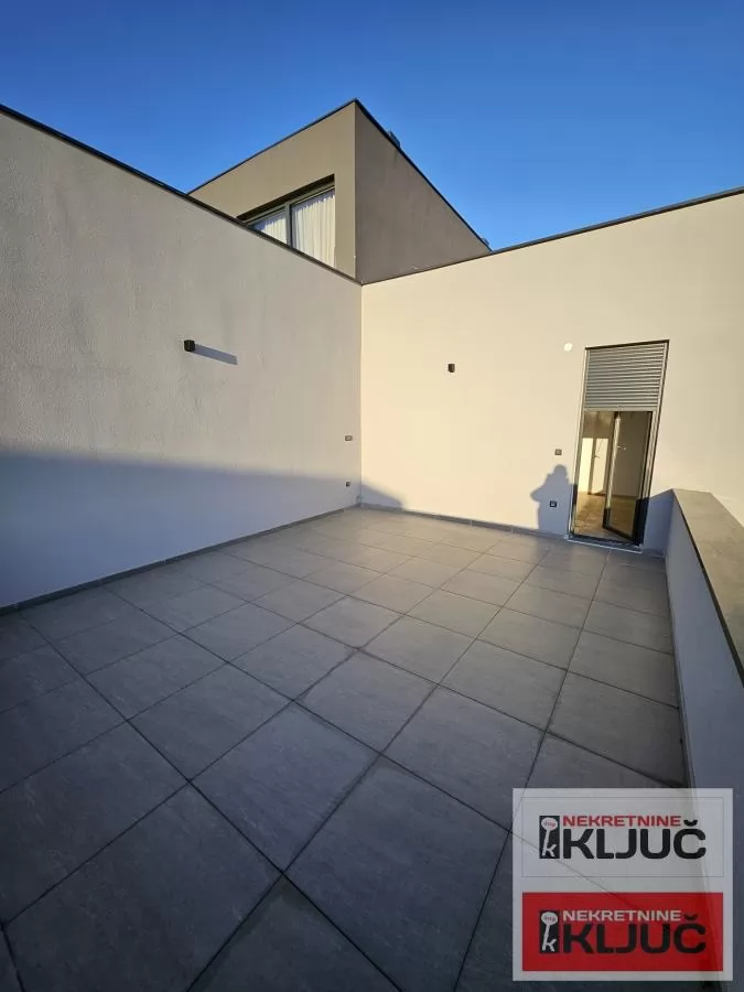 TELEP, 87m2+krovna terasa, Troiposoban, Namešten, Parking, Vila 8