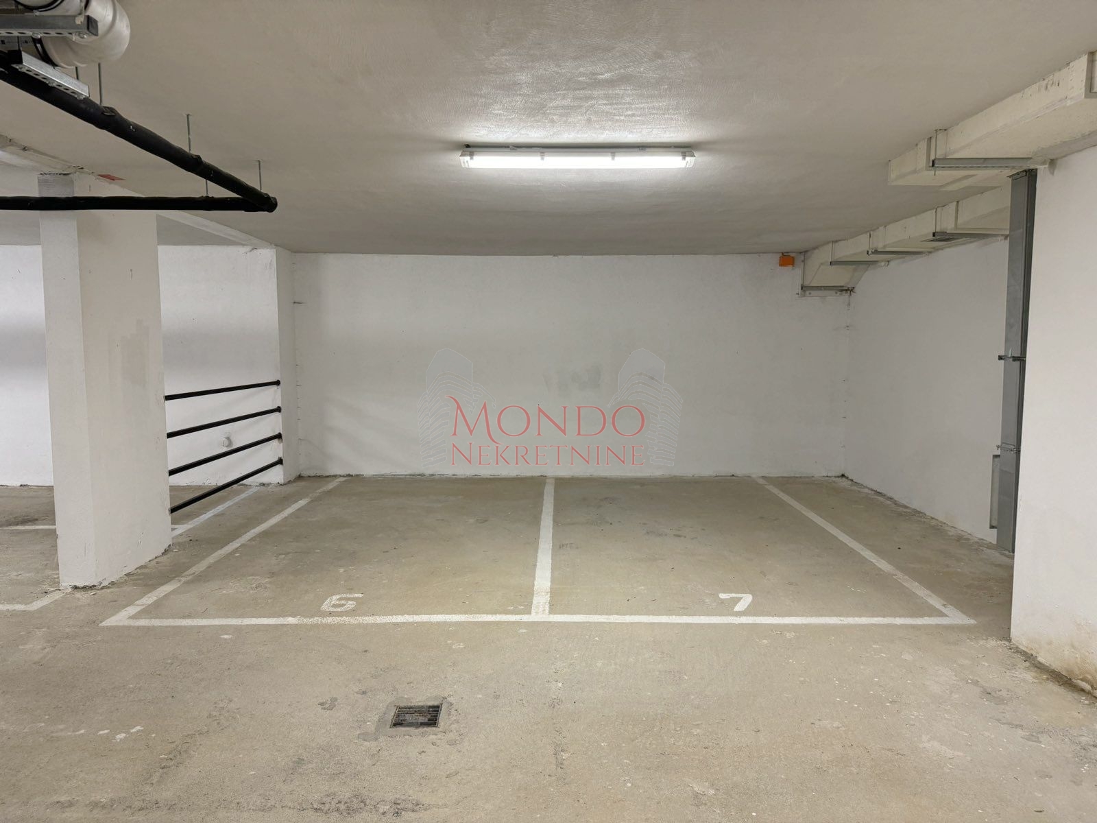 Vise parking mesta u podzemnog garazi, nova zgrada kod Difa i Fznr 3