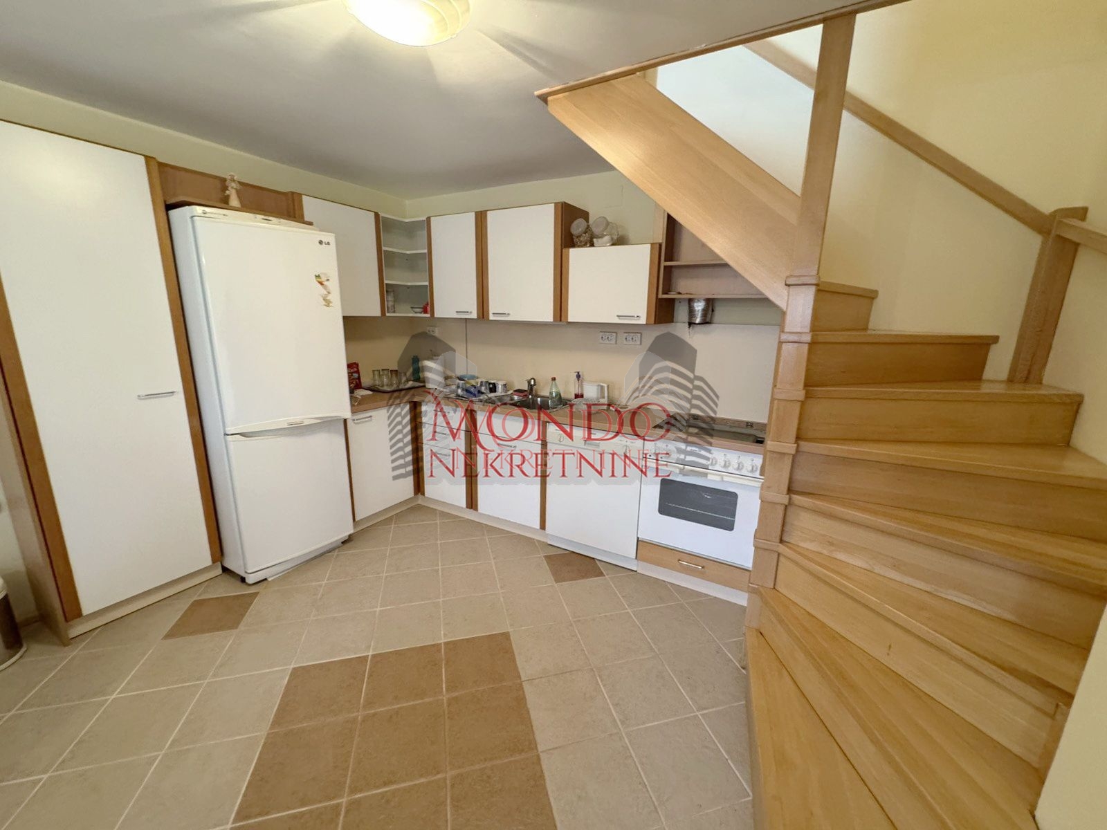 Na pradaju kuca, Vinik iznad stare fazanerije, 137.000e, 110m2 19