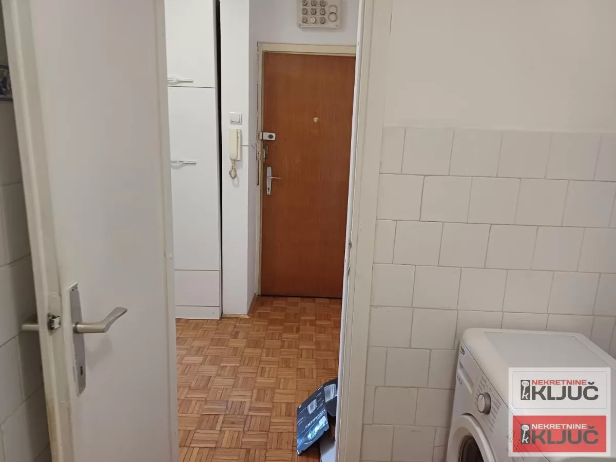 Dobar polunamesten jednosoban stan na Limanu 3 2