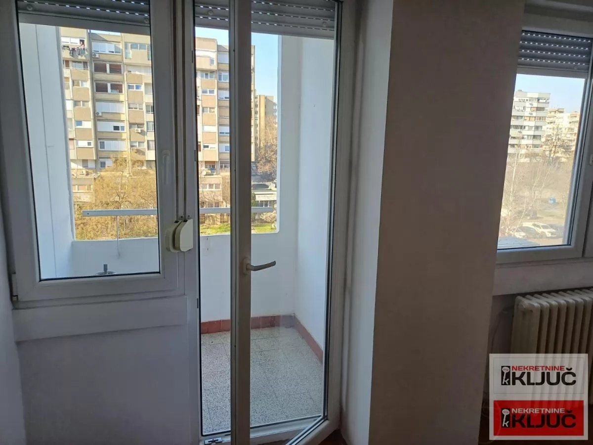 Dobar polunamesten jednosoban stan na Limanu 3 4