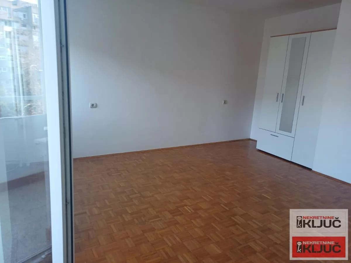 Dobar polunamesten jednosoban stan na Limanu 3 5