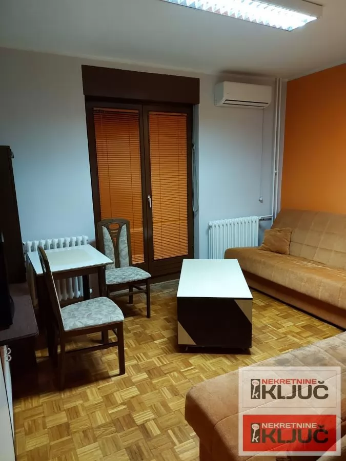 Izdaje se garsonjera preko puta Spensa 1