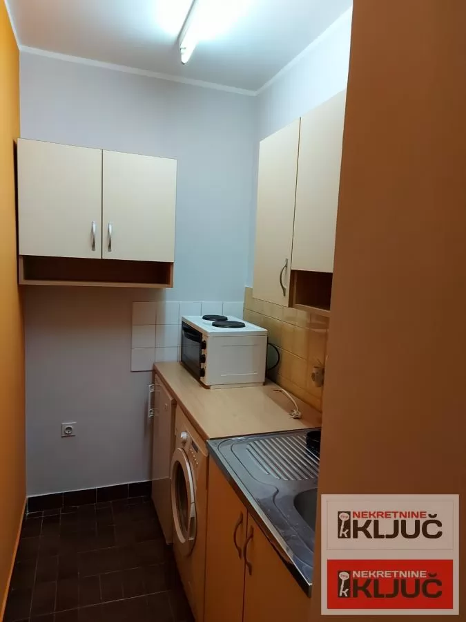 Izdaje se garsonjera preko puta Spensa 3