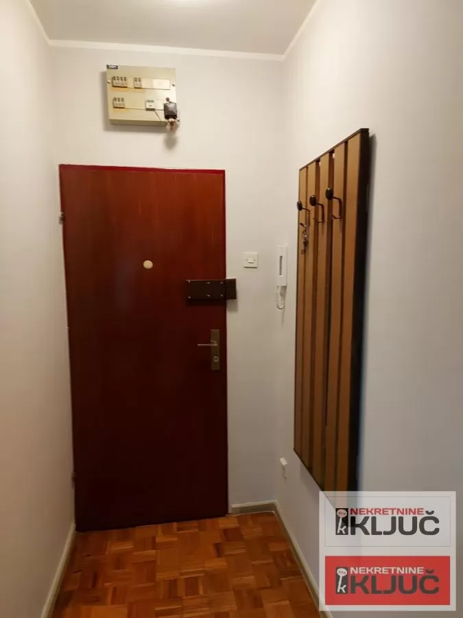 Izdaje se garsonjera preko puta Spensa 4