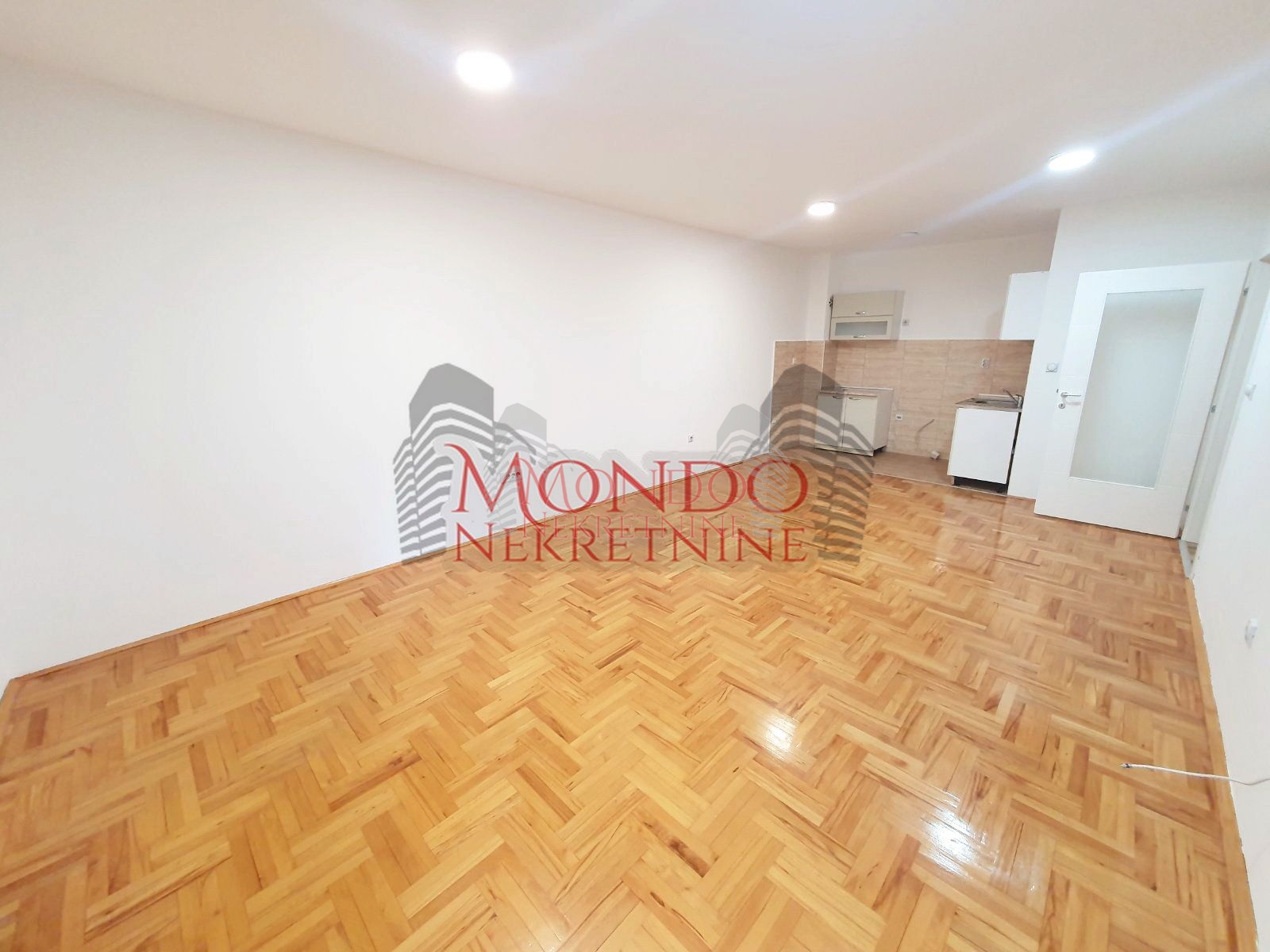 Dvoiposoban stan na Crvenom pevcu 1