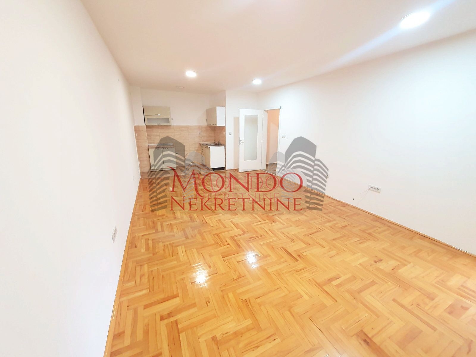 Dvoiposoban stan na Crvenom pevcu 2