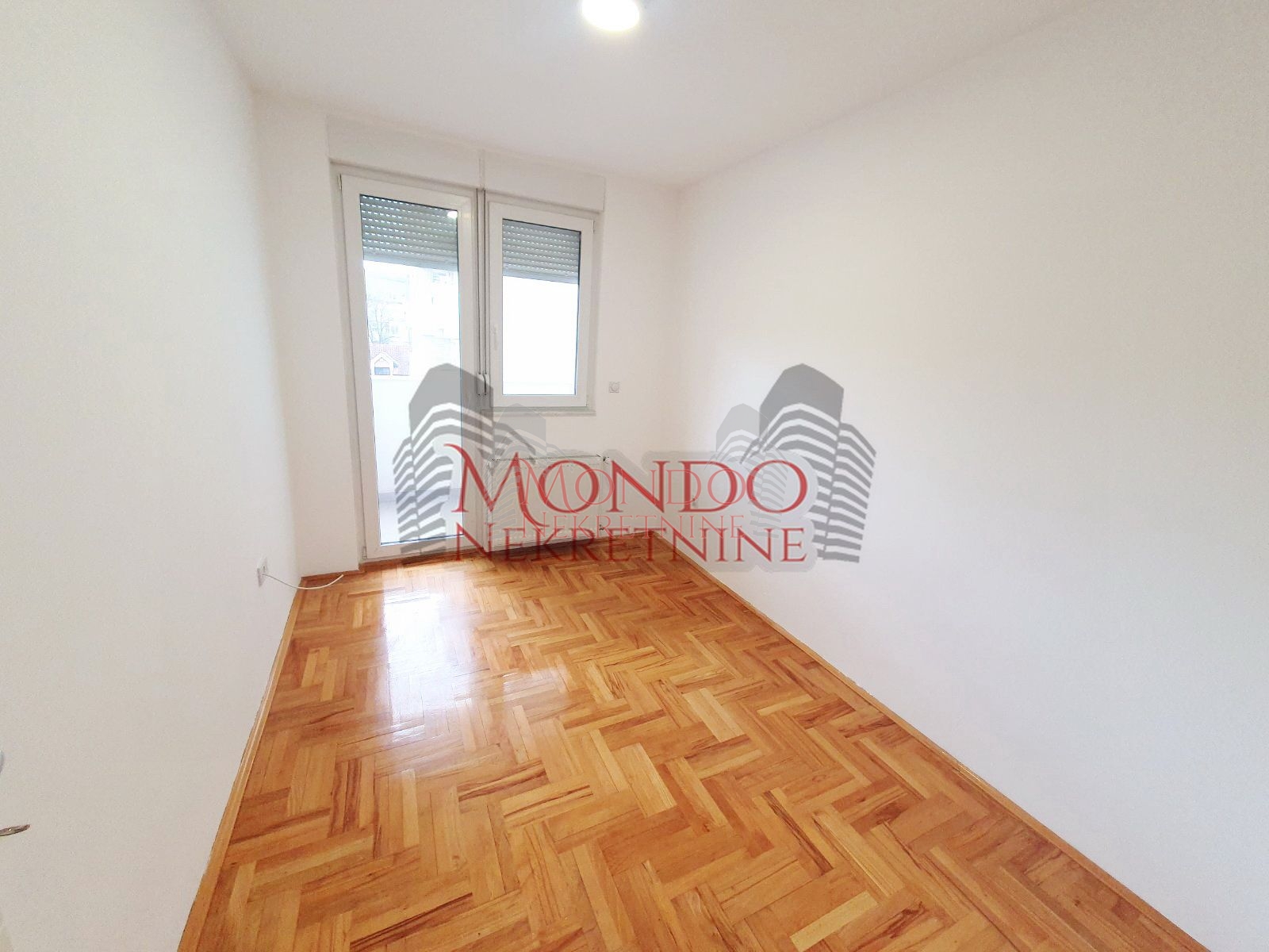 Dvoiposoban stan na Crvenom pevcu 5