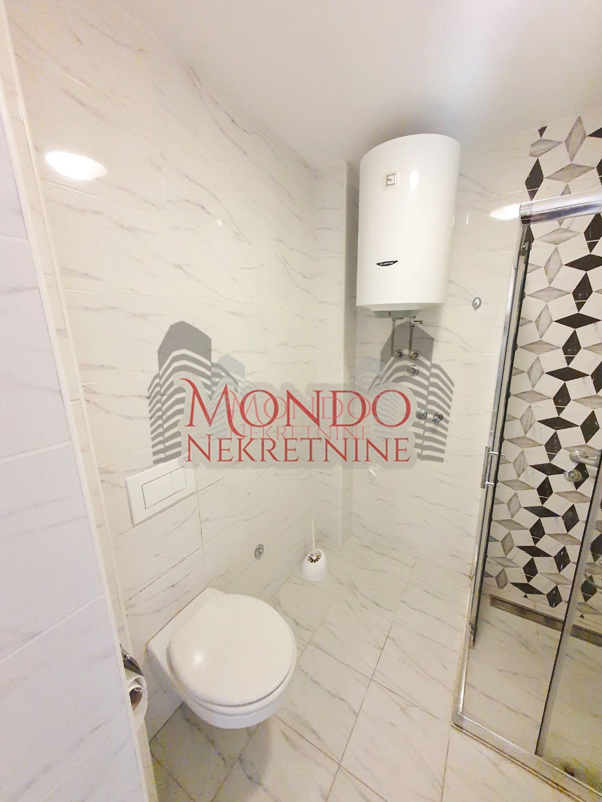 Dvoiposoban stan na Crvenom pevcu 16