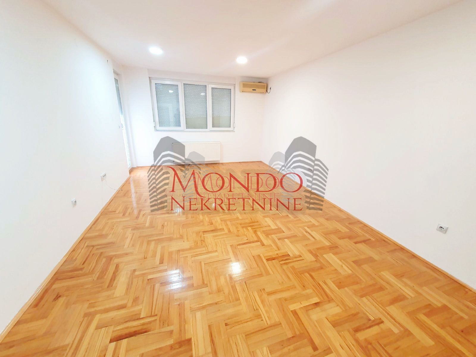 Dvioposoban nenamešten stan na Crvenom Pevcu 4