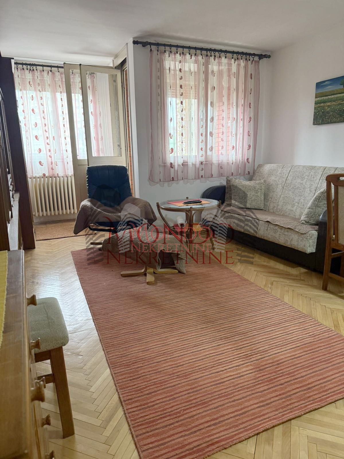 Izdaje se garsonjera na Bulevaru Nemanjica kod zone III 2