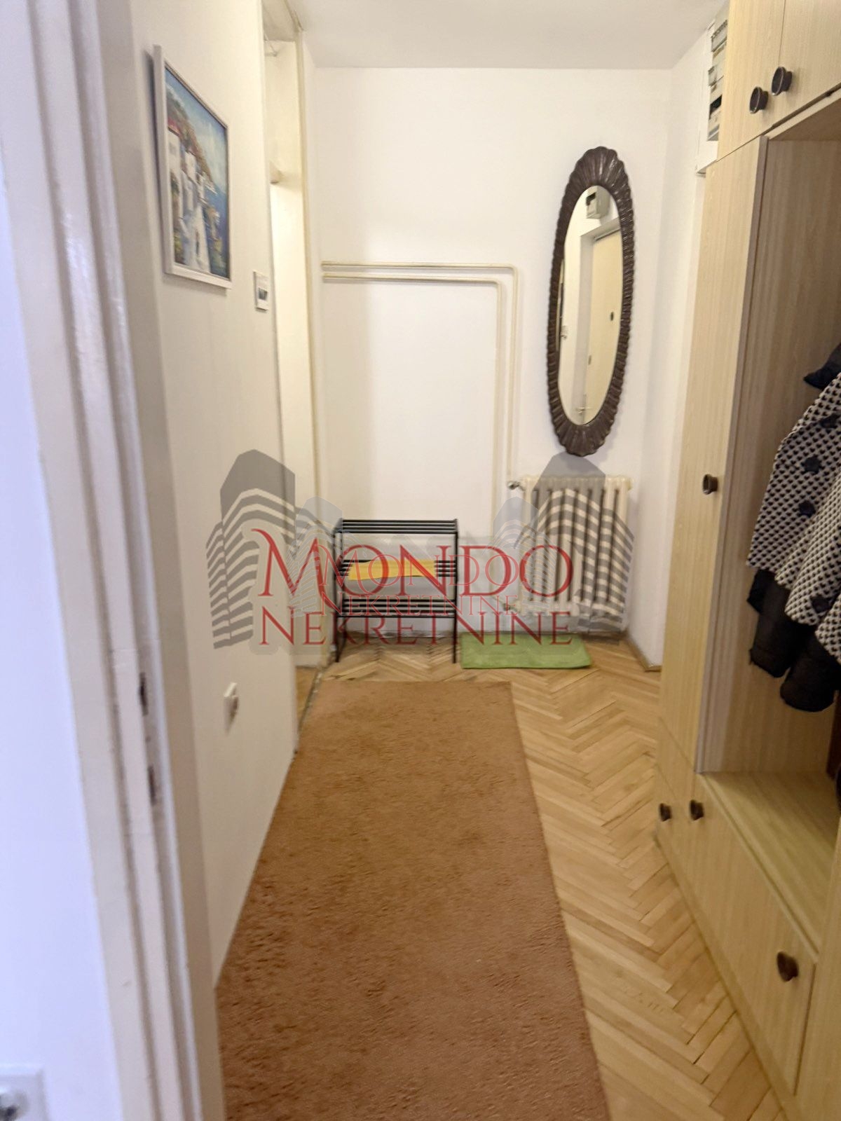 Izdaje se garsonjera na Bulevaru Nemanjica kod zone III 6