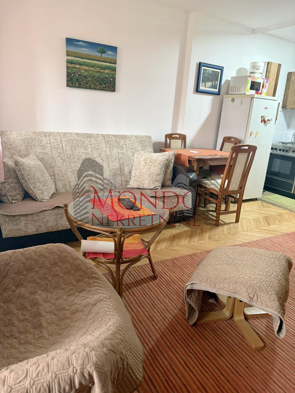 Izdaje se garsonjera na Bulevaru Nemanjica kod zone III 3