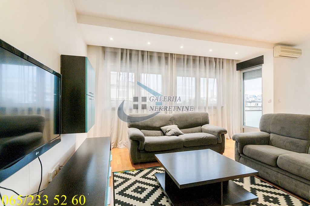 Voždovac  Autokomanda   Mitropolita Stratimirovića 101m2 2