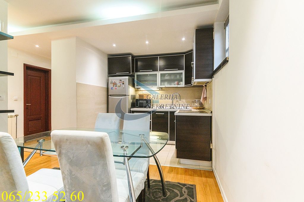 Voždovac  Autokomanda   Mitropolita Stratimirovića 101m2 4