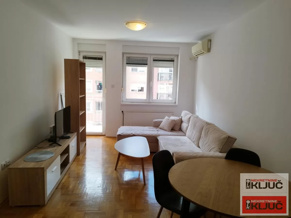 Dobar dvosoban stan na Novoj detelinari 1