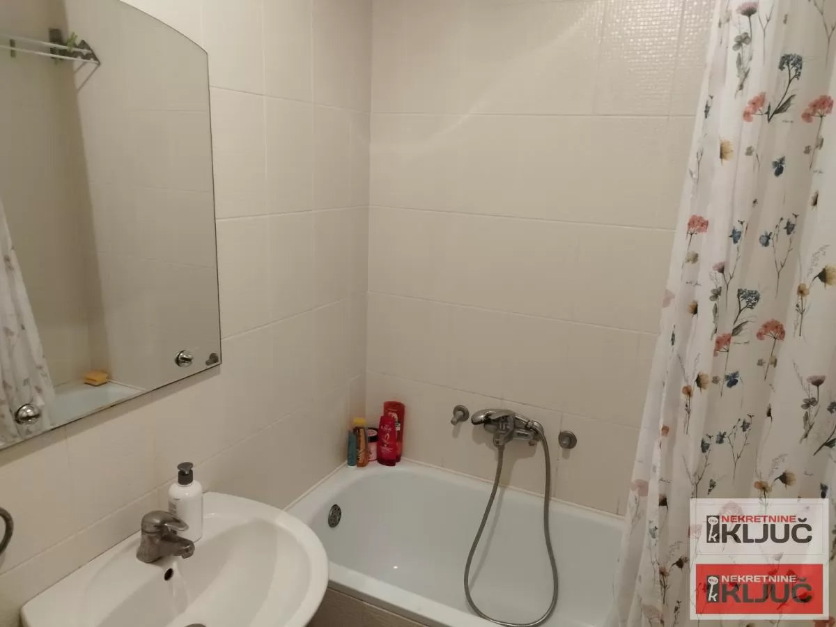 Dobar dvosoban stan na Novoj detelinari 7