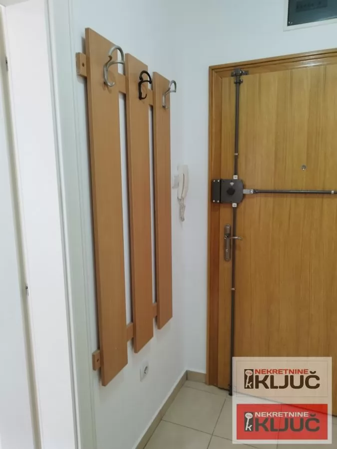 Dobar dvosoban stan na Novoj detelinari 8