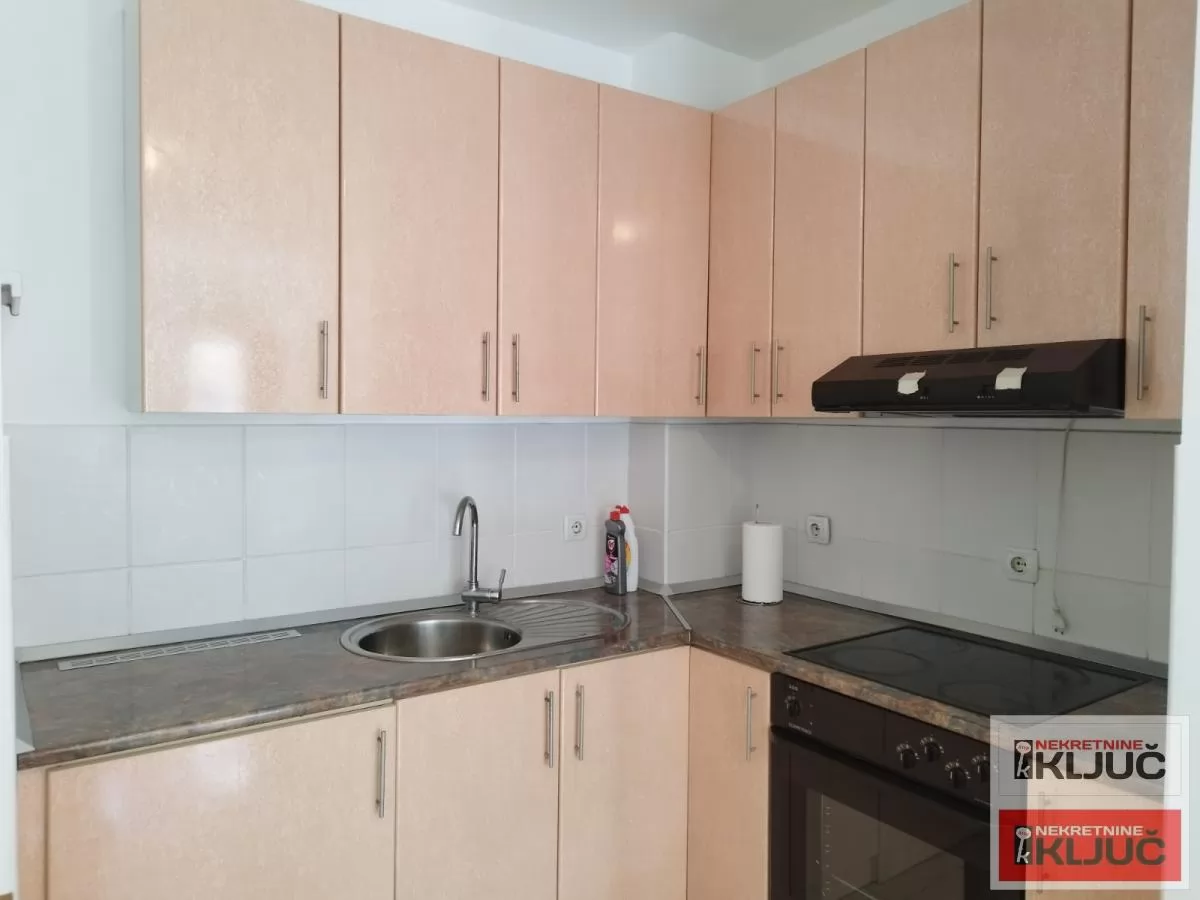 Dobar dvosoban stan na Novoj detelinari 9