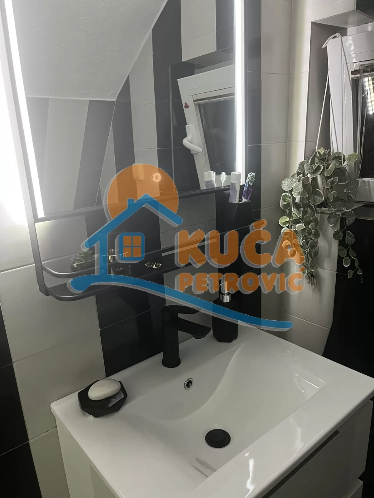 Dvosoban stan, 63 m2, Čamurlija, Dobrička ID: i-016185 13