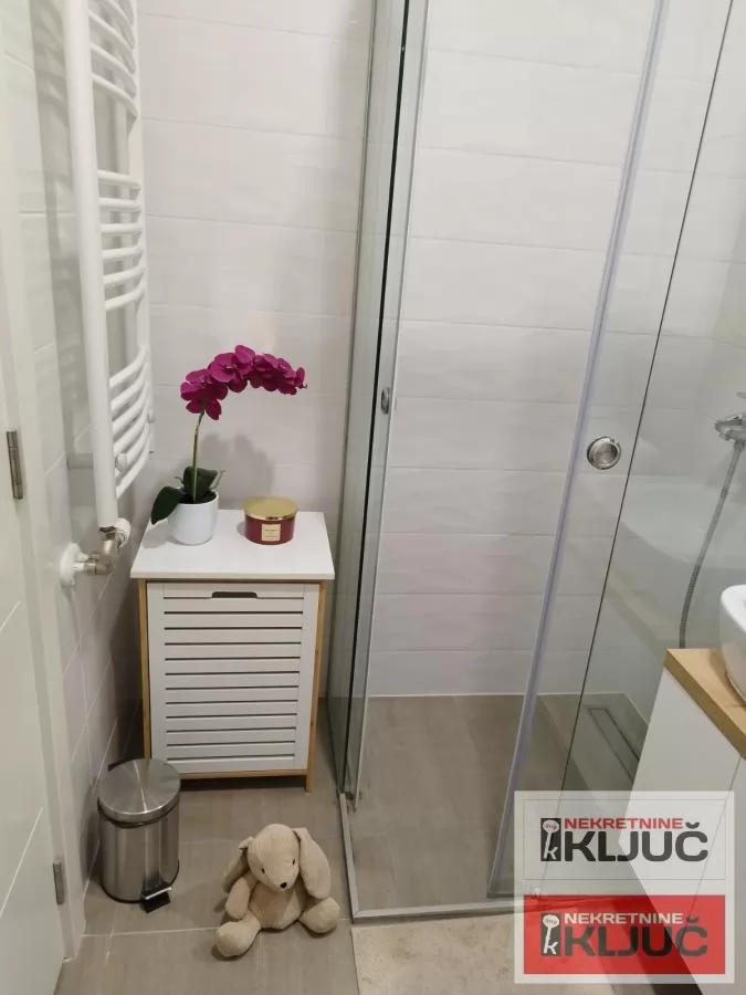 Odlican dvosoban stan na Keju 10