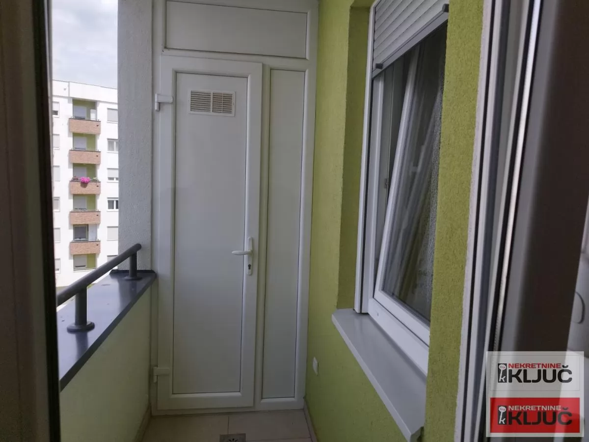 Odlican dvosoban stan na Keju 7