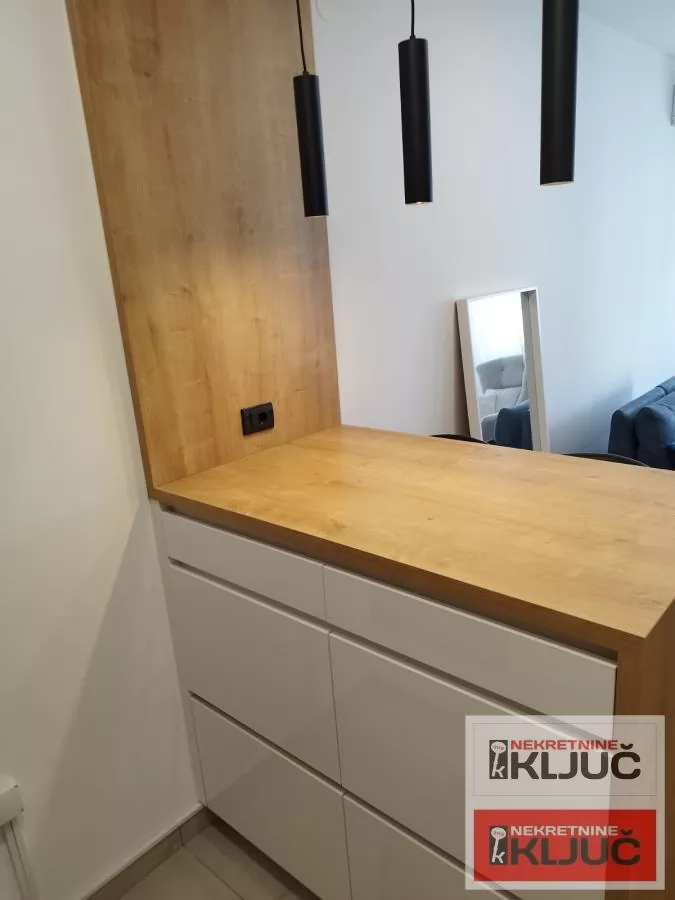 Odlican dvosoban stan na Keju 8