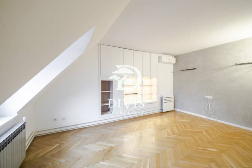 Trosoban stan sa pogledom na Kalemegdan  83m2 1