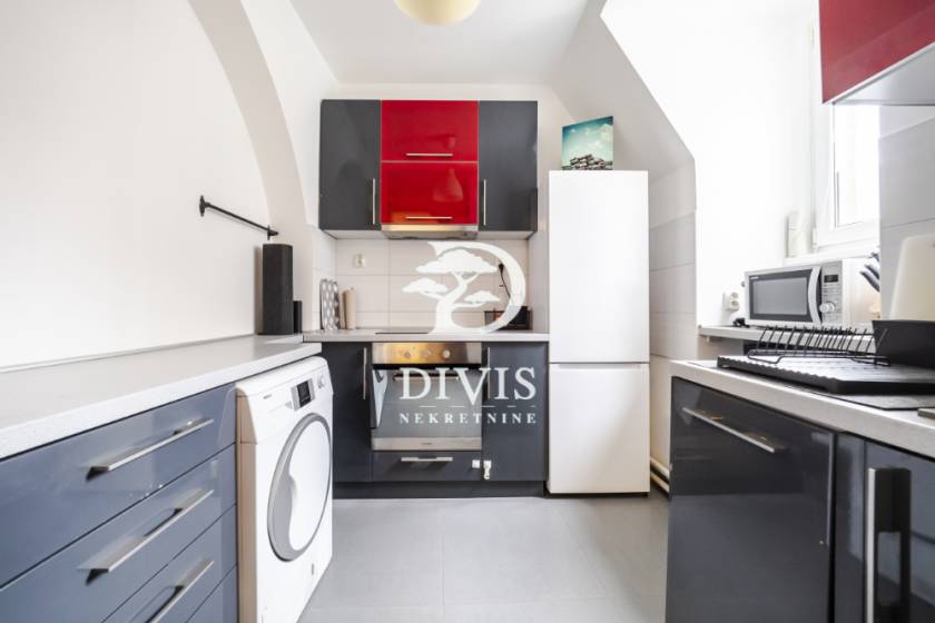 Trosoban stan sa pogledom na Kalemegdan  83m2 3