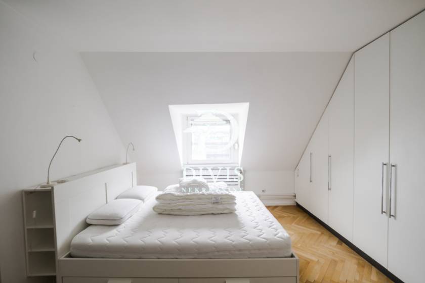 Trosoban stan sa pogledom na Kalemegdan  83m2 5